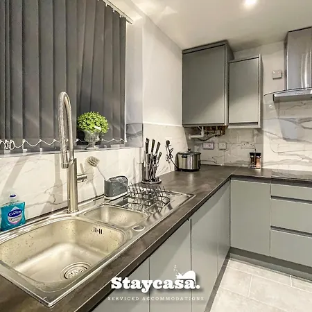 Princess Hideout 5Min To City With Street Parking-3